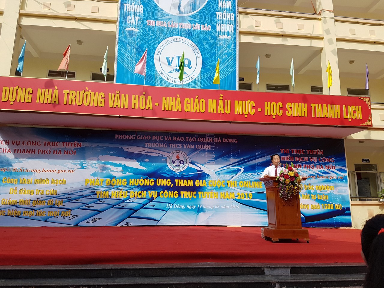 Ông Đàm Xuân Quang – Phó Chánh văn phòng Sở GD&ĐT Hà Nội phát biểu tại buổi phát động